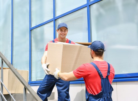 Commercial moving truck support for Notting Hill businesses